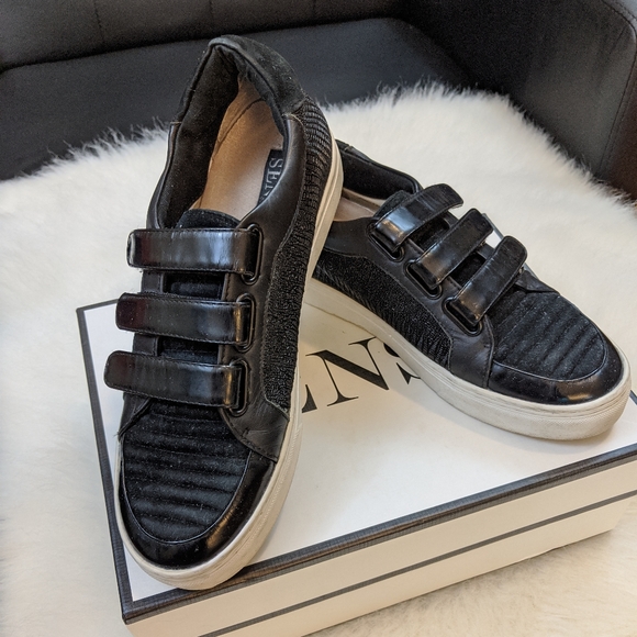 Sneakers - Picture 3 of 5